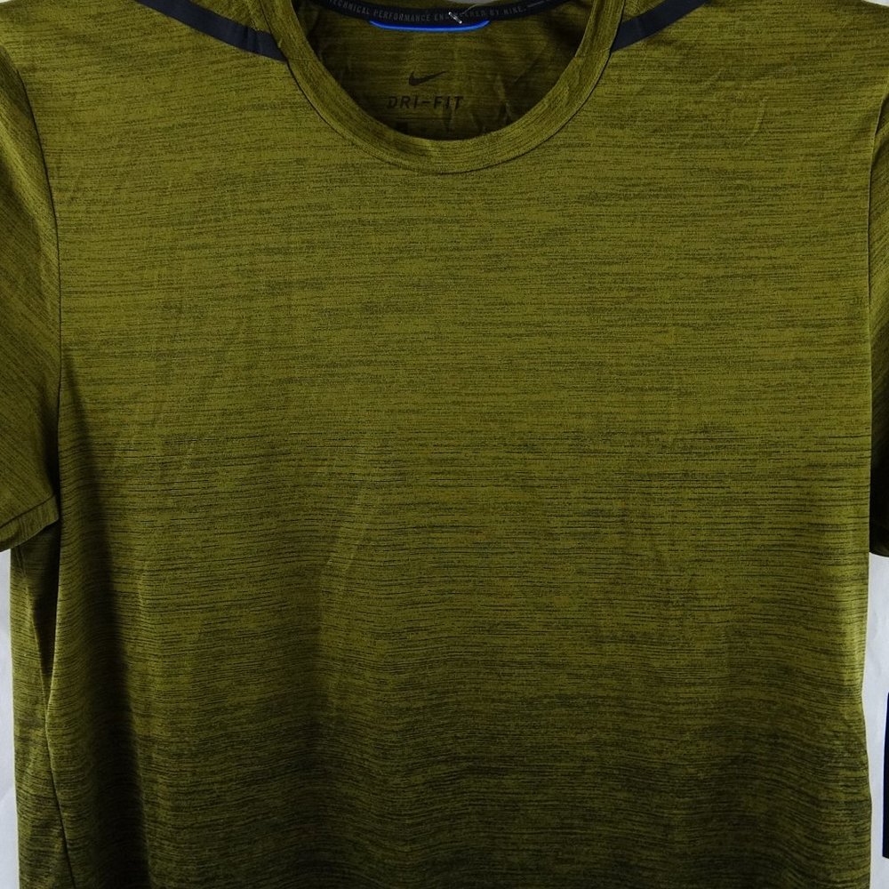 Nike Dri-Fit Men's Medium Training Multicolor T